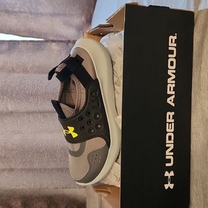 Under Armour boys shoes size 5.5y